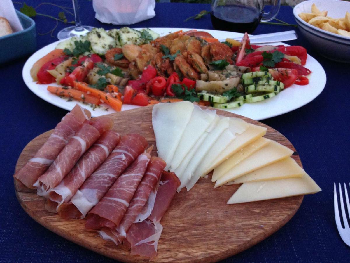 Adrian'S Apartments & Winery لومباردا المظهر الخارجي الصورة